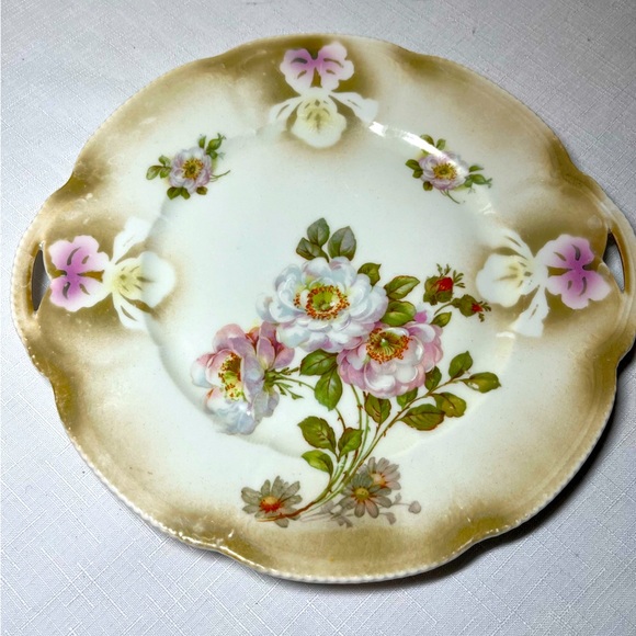 Schumann Arzberg Bavaria porcelain plate featuring  "Wild Rose" pattern. Antique - Picture 1 of 4